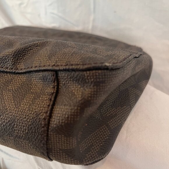 Michael Kors -- Vintage -- Jet Set Travel -- Messenger -- Crossbody - Picture 9 of 11